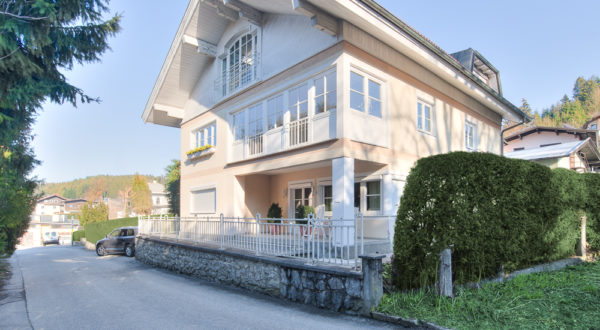 Fotografie Eines Zum Verkauf Stehenden Reihenhaus In Wals Salzburg